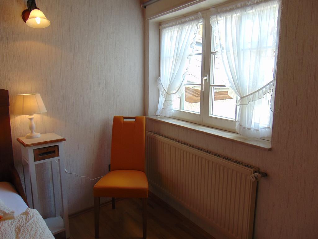 Ferienwohnung Bergblick /Moseltal Burgen  Exterior photo