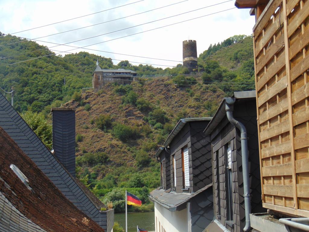 Ferienwohnung Bergblick /Moseltal Burgen  Exterior photo