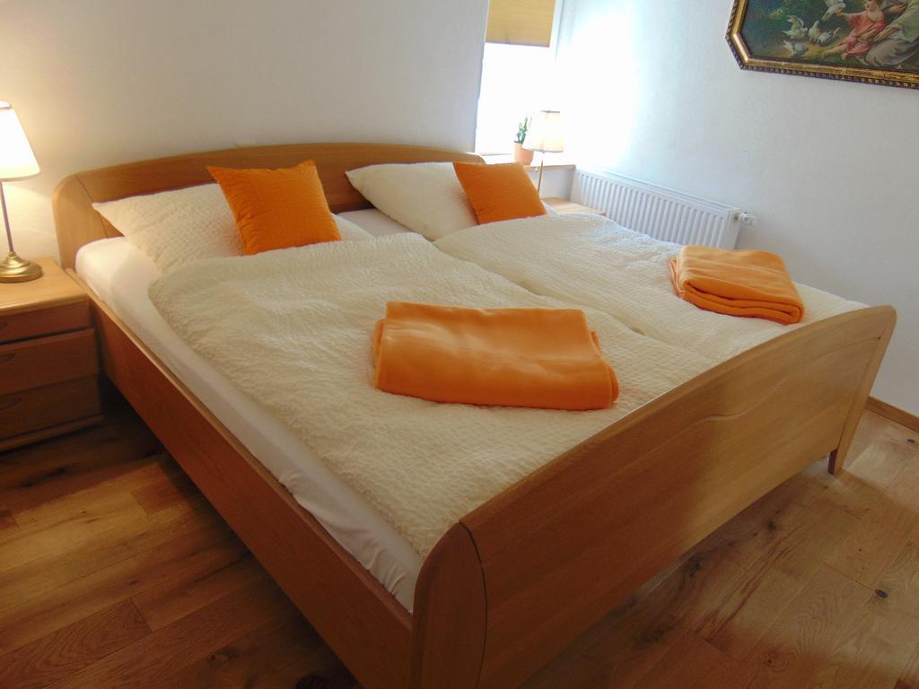 Ferienwohnung Bergblick /Moseltal Burgen  Exterior photo